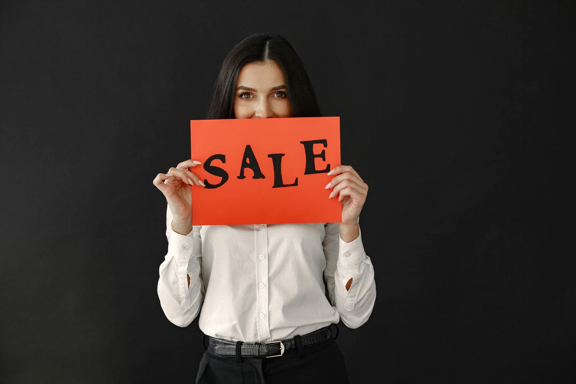 Shopping cart and PPC graph representing ecommerce PPC strategy