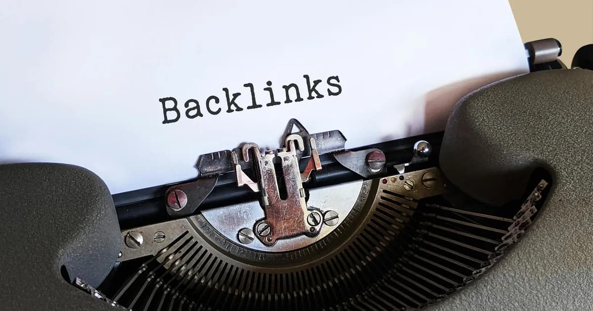 Close-up of a vintage typewriter printing the word 'Backlinks,' emphasizing content and SEO concepts.